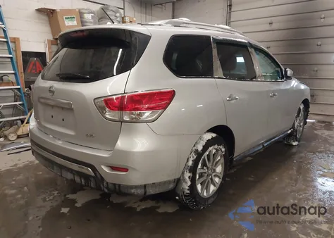 2016 Nissan Pathfinder S z USA, uszkodzony, nr VIN 5N1AR2MM3GC661030